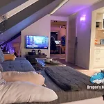 Dragon's Nest: Cozy & Modern Attic Loft Nuremberg *
