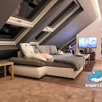 Dragon's Nest: Cozy & Modern Attic Loft Nuremberg Appartement Schwaig bei Nürnberg