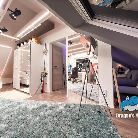 Dragon's Nest: Cozy & Modern Attic Loft Nuremberg Schwaig bei Nürnberg